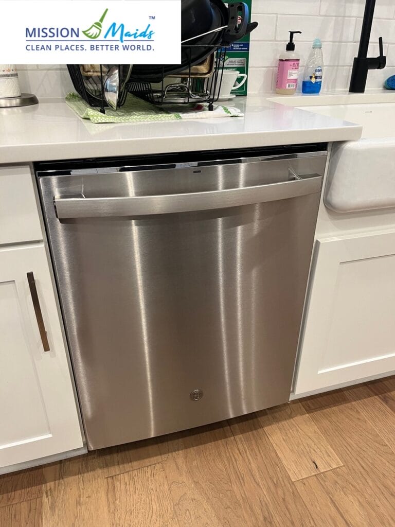 Standard House Cleaning - Clean dishwasher